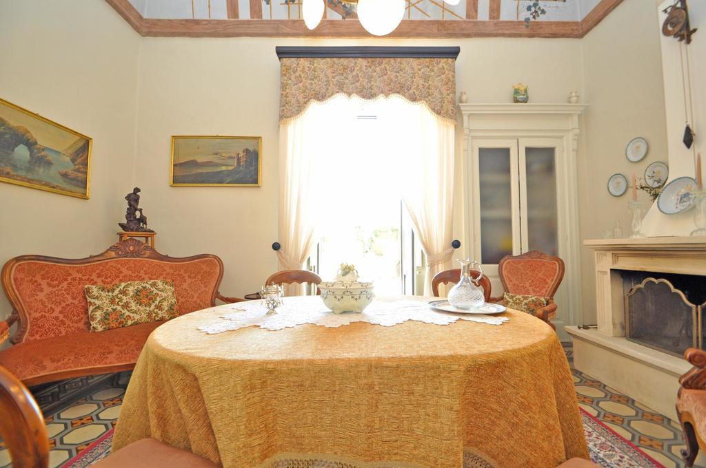 Palazzo De Donatis B&B Melissano Экстерьер фото
