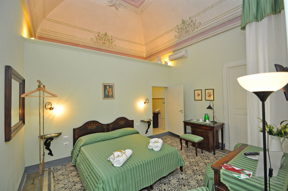 Palazzo De Donatis B&B Melissano Экстерьер фото
