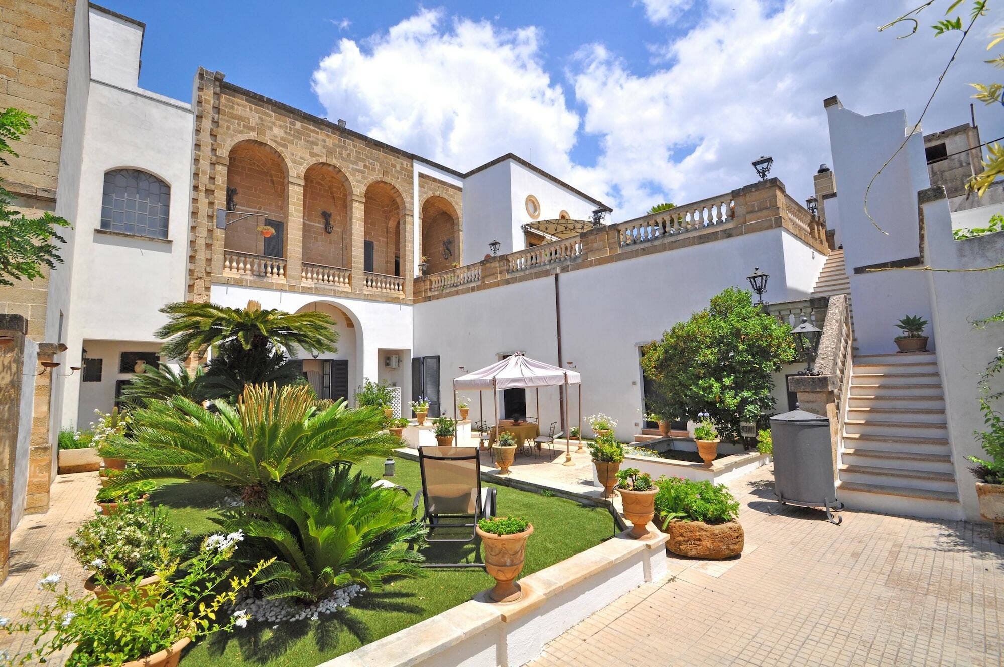 Palazzo De Donatis B&B Melissano Экстерьер фото